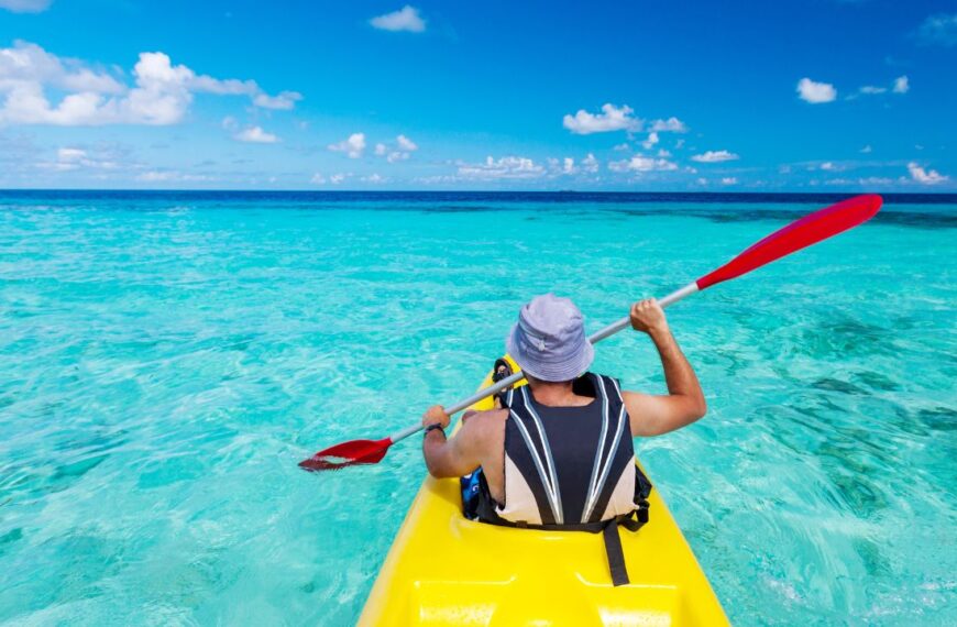 What are the best water sports and activities to try in the Maldives?